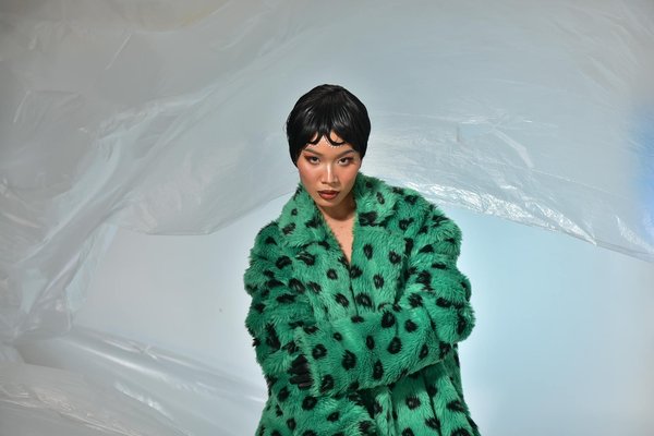 Tendances mode femme incontournables pour chaque saison