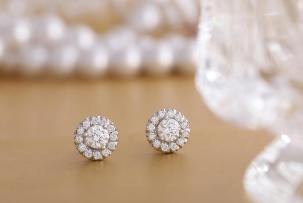Boucles d'oreilles diamant : le bijou qui transforme votre look
